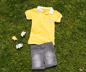 Image produit Short en jean gris délavé garçon sur Shopetic