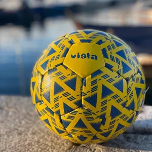 Image produit Ballon de football upcyclé - Design - Taille 5 sur Shopetic