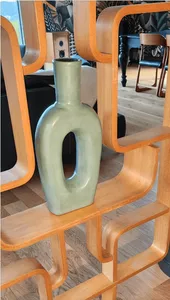 Image produit Vase  allongé design en céramique sur Shopetic