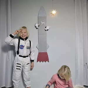 Image produit Toise de mesure en Bois Décoration Fusée & Cosmonautes  - Décoration chambre enfant sur Shopetic