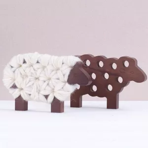 Image produit Jouet de laçage Mouton Jeu de tricot 'Woody' - Jouets en bois sur Shopetic