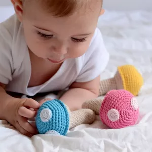 Image produit Hochet en crochet Coton Bio Champignon - Hochets bébé Bio sur Shopetic