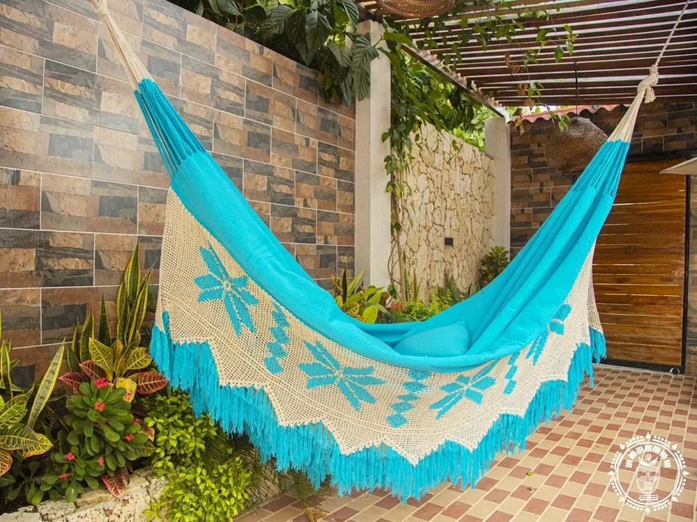 Hamac chaise bleu et rose fabriqué en Colombie